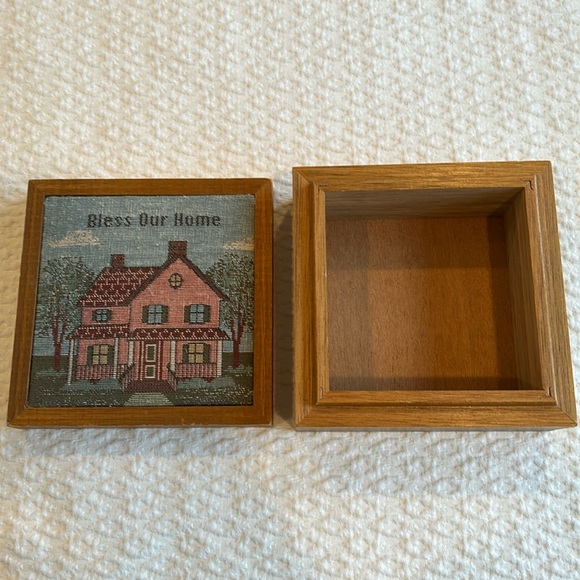 Vtg Needle Point “Bless Our House” Wood Keepsake Box - Picture 4 of 6